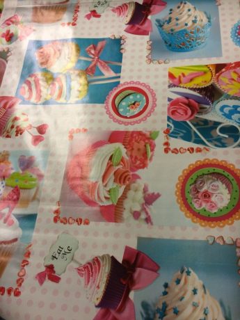 Tafelzeil Cup cake print 140 cm breed